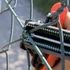Kép 7/8 - Kerítés Kapcsozó - Tartós és Megbízható Rögzítő Eszköz Kerti Kerítésekhez