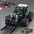 Kép 1/6 - 1/24 méretarányú traktor játékkészlet rakodókarral és széna bálákkal